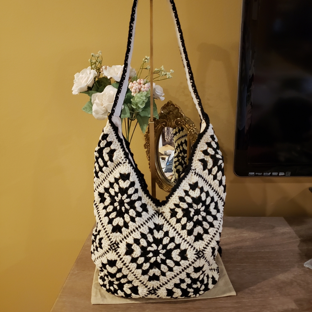 Crochet Boho Shoulder Bag (Black & White) NEW! - Picture 2 of 9